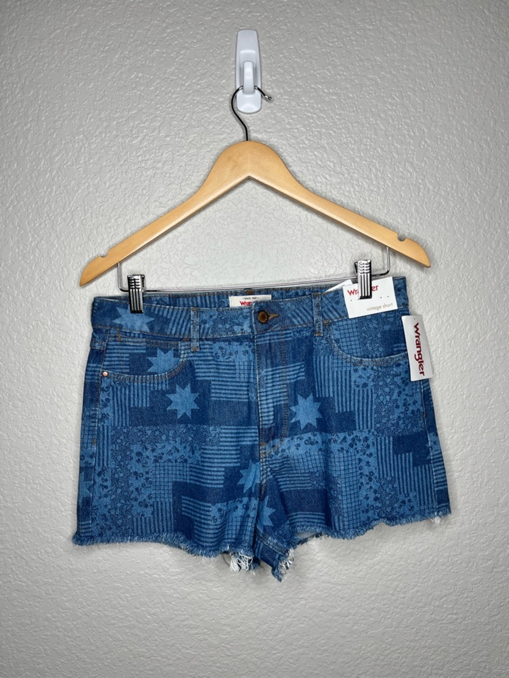 NWT Women's Wrangler‎ High-Rise Vintage Cutoff Jean Shorts Quilted Star Size 8
